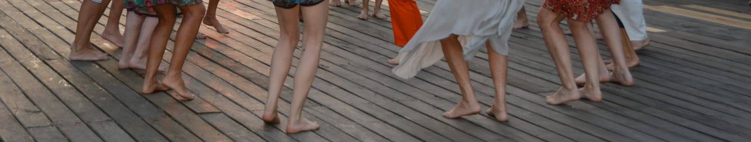 Barfuß tanzen Artikel von Carmen Rodina