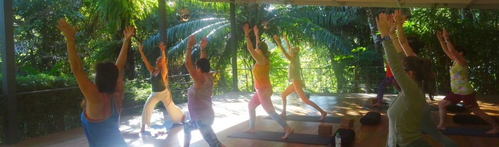 Yoga im Dschungel Yoga Desk vom Nya Hotel in Montezuma Costa Rica mit Carmen Rodina
