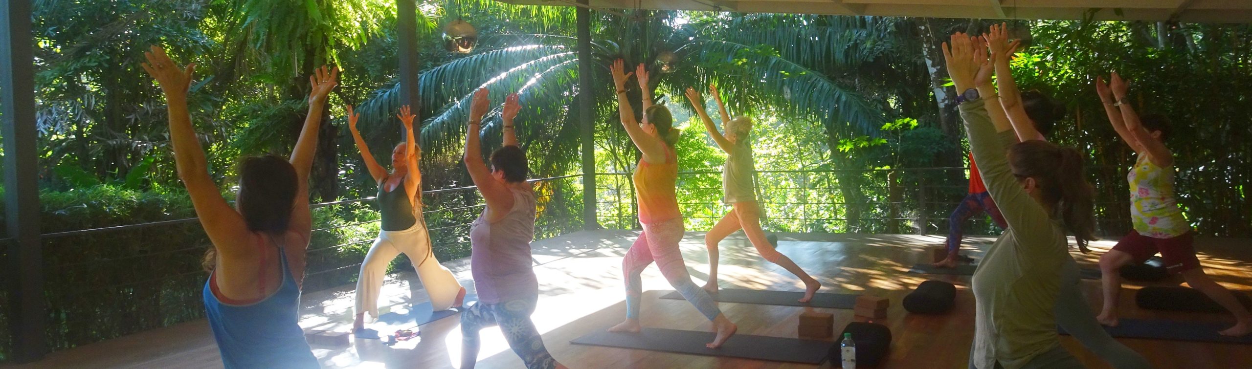 Yoga im Dschungel Yoga Desk vom Nya Hotel in Montezuma Costa Rica mit Carmen Rodina